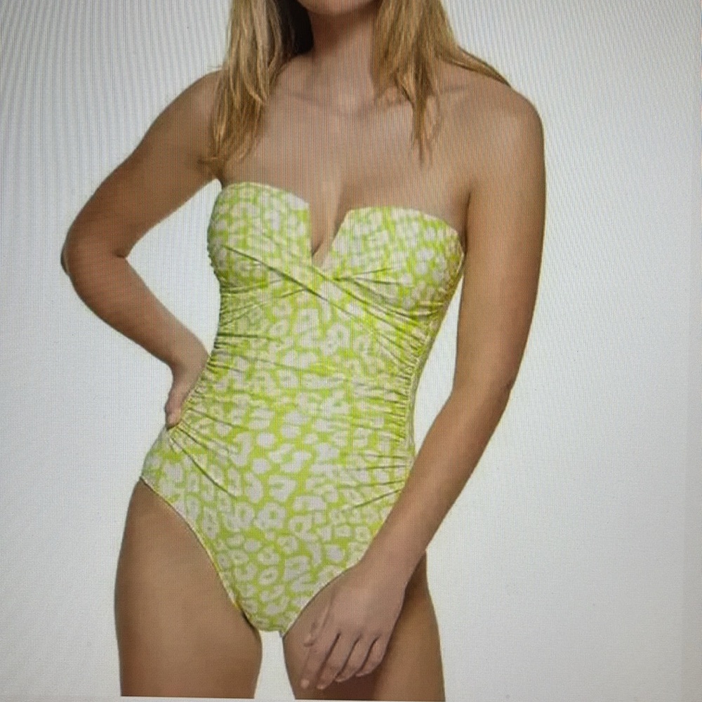 NWT Calvin Klein Tummy Control One Piece Swimsuit. Size 6